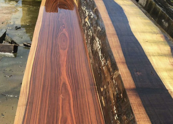 La carilla de madera natural de Morodo es el material perfecto para muebles elegantes y duraderos