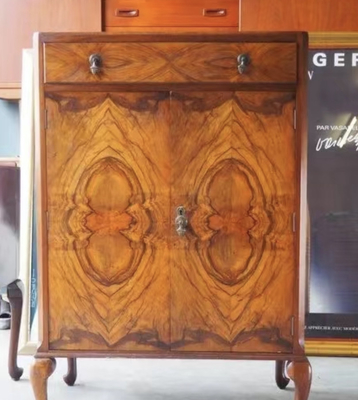 Carpintería de madera de olivo y madera natural para muebles