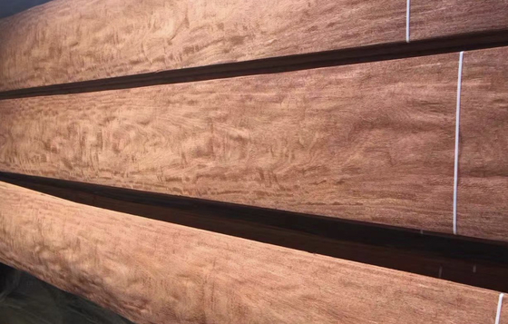 Fuerte resistencia a la tracción transversal Peras de Birmania Veneer de madera natural para la durabilidad